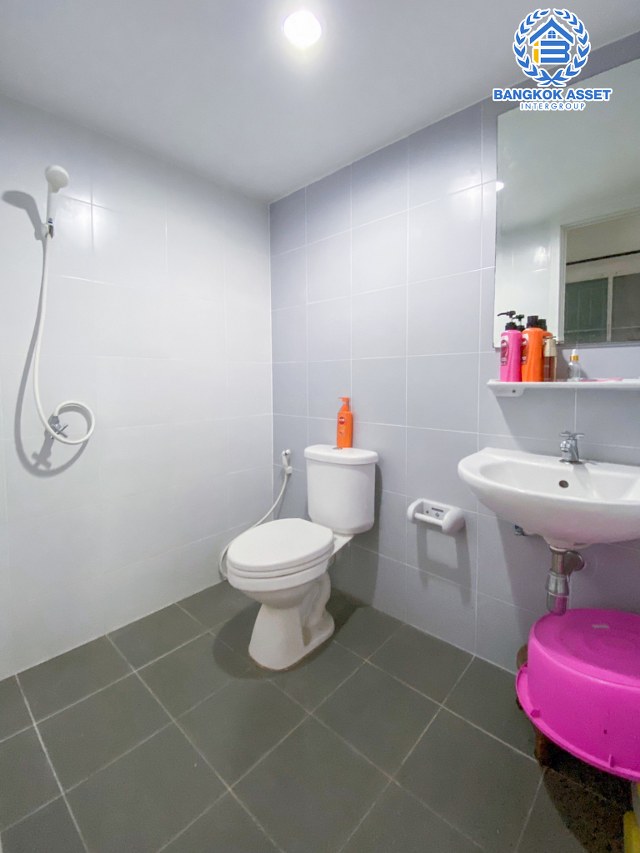 ทาวน์เฮ้าส์มือสองนนทบุรี โครงการ พฤกษา54 วงแหวนฯ-คลองถนน เนื้อที่เกือบ 18 ตร.ว. ฟังก์ชัน 3 ห้องนอน 2 ห้องน้ำ 1 ที่จอดรถ บ้านสภาพดี แถมฟรี! 1 เครื่องปรับอากาศ และแทงค์น้ำ บนทำเลแห่งการเดินทาง เชื่อมต่อ ถนนกาญจนาภิเษก, ถนนรัตนาธิเบศร์ ใกล้รถไฟฟ้าสายม่วง "สถานีคลองบางไผ่" ราคาคุ้มสุดในย่านนี้!