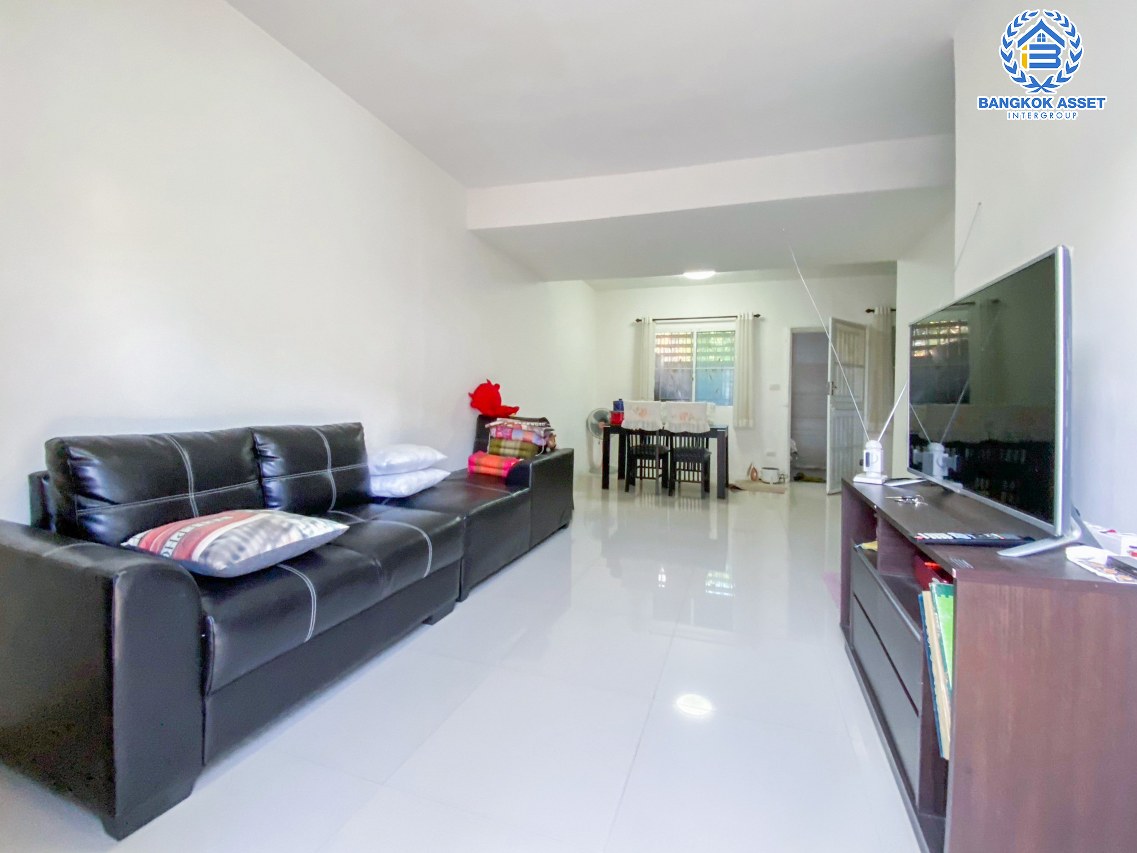 ทาวน์เฮ้าส์มือสองนนทบุรี โครงการ พฤกษา54 วงแหวนฯ-คลองถนน เนื้อที่เกือบ 18 ตร.ว. ฟังก์ชัน 3 ห้องนอน 2 ห้องน้ำ 1 ที่จอดรถ บ้านสภาพดี แถมฟรี! 1 เครื่องปรับอากาศ และแทงค์น้ำ บนทำเลแห่งการเดินทาง เชื่อมต่อ ถนนกาญจนาภิเษก, ถนนรัตนาธิเบศร์ ใกล้รถไฟฟ้าสายม่วง "สถานีคลองบางไผ่" ราคาคุ้มสุดในย่านนี้!