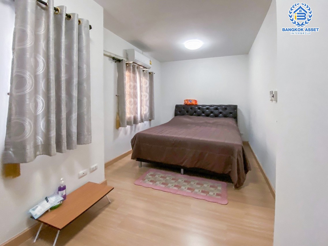 ทาวน์เฮ้าส์มือสองนนทบุรี โครงการ พฤกษา54 วงแหวนฯ-คลองถนน เนื้อที่เกือบ 18 ตร.ว. ฟังก์ชัน 3 ห้องนอน 2 ห้องน้ำ 1 ที่จอดรถ บ้านสภาพดี แถมฟรี! 1 เครื่องปรับอากาศ และแทงค์น้ำ บนทำเลแห่งการเดินทาง เชื่อมต่อ ถนนกาญจนาภิเษก, ถนนรัตนาธิเบศร์ ใกล้รถไฟฟ้าสายม่วง "สถานีคลองบางไผ่" ราคาคุ้มสุดในย่านนี้!