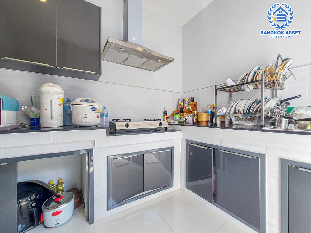 *****บ้านเดี่ยวมือสอง โครงการ เดอะซิตี้ราชพฤกษ์-ปิ่นเกล้า หลังมุม เนื้อที่ 99.80 ตร.ว. ฟังก์ชัน 4 ห้องนอน 4 ห้องน้ำ 3 ที่จอดรถ บ้านสภาพดีเยี่ยม ของแถมอีกเพียบ! บนทำเลเดินทางสะดวก เชื่อมต่อถนนกาญจนาภิเษก ถนนรัตนาธิเบศร์ ถนนบางกรวยไทรน้อย ใกล้รถไฟฟ้าสายสีม่วง "สถานีบางพลู" และจุดขึ้นทางด่วน "ศรีรัช"