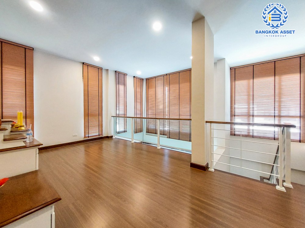 *****บ้านเดี่ยวมือสอง โครงการ เดอะซิตี้ราชพฤกษ์-ปิ่นเกล้า หลังมุม เนื้อที่ 99.80 ตร.ว. ฟังก์ชัน 4 ห้องนอน 4 ห้องน้ำ 3 ที่จอดรถ บ้านสภาพดีเยี่ยม ของแถมอีกเพียบ! บนทำเลเดินทางสะดวก เชื่อมต่อถนนกาญจนาภิเษก ถนนรัตนาธิเบศร์ ถนนบางกรวยไทรน้อย ใกล้รถไฟฟ้าสายสีม่วง "สถานีบางพลู" และจุดขึ้นทางด่วน "ศรีรัช"