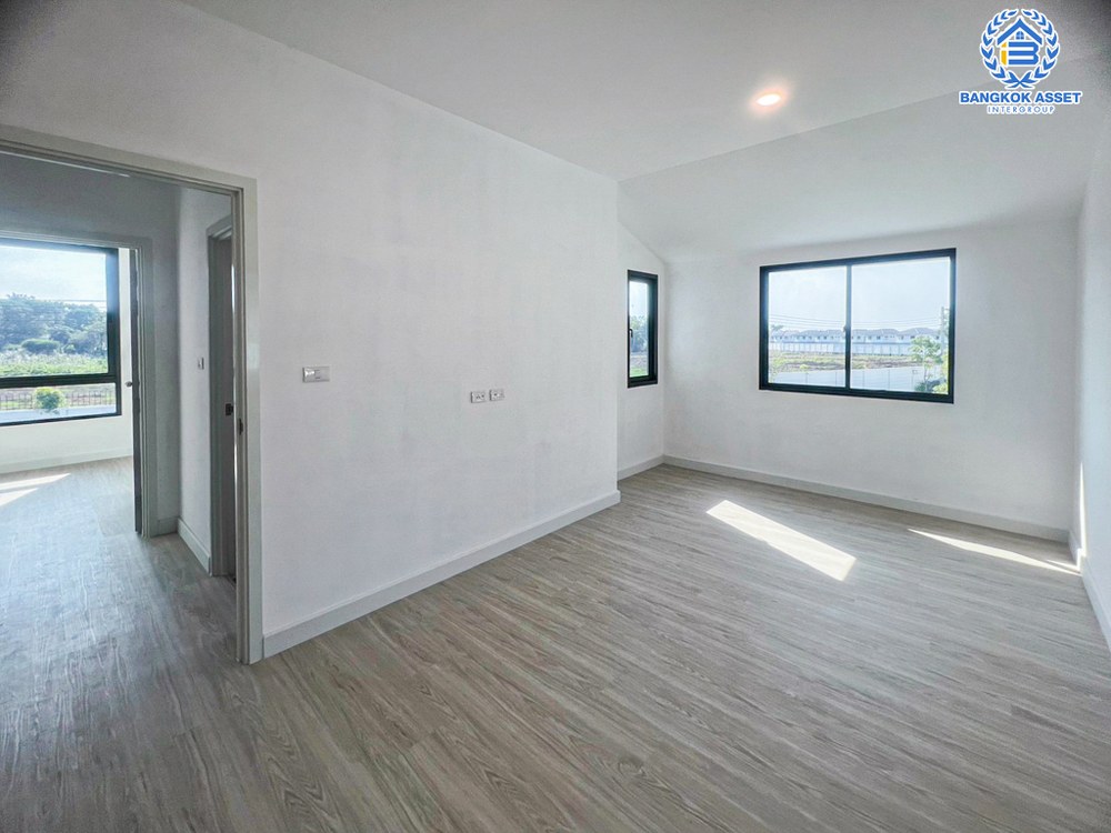 *****บ้านเดี่ยวมือสอง โครงการ เพอร์เฟคพาร์ค แจ้งวัฒนะ หลังมุม เนื้อที่กว้างกว่า 67.60 ตร.ว. ฟังก์ชัน 3 ห้องนอน 3 ห้องน้ำ 2 ที่จอดรถ ตกแต่งสวยสไตล์โมเดิร์น บนทำเลดี เชื่อมต่อถนนชัยพฤกษ์, ถนนราชพฤกษ์, ถนนแจ้งวัฒนะ ใกล้รถไฟฟ้าสายสีชมพู "สถานีห้าแยกปากเกร็ด"  และจุดขึ้นทางด่วน "แจ้งวัฒนะ"