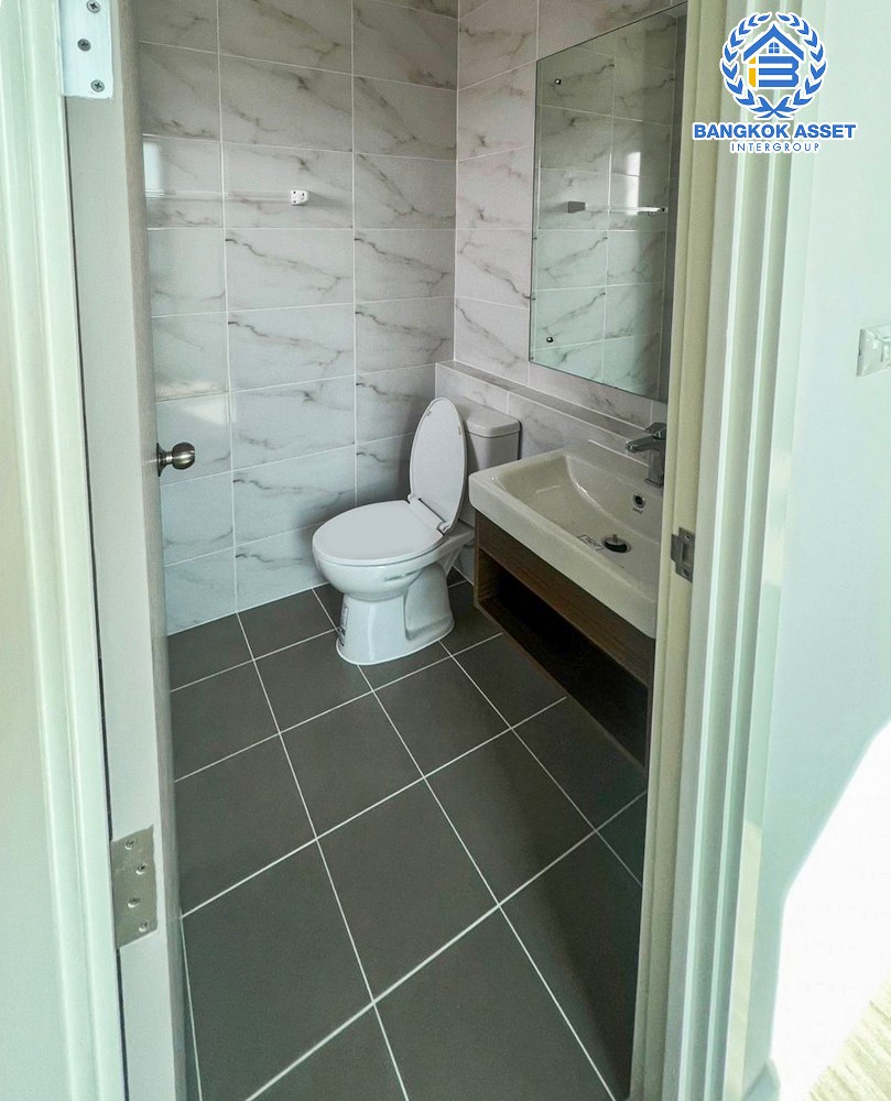 *****บ้านเดี่ยวมือสอง โครงการ เพอร์เฟคพาร์ค แจ้งวัฒนะ หลังมุม เนื้อที่กว้างกว่า 67.60 ตร.ว. ฟังก์ชัน 3 ห้องนอน 3 ห้องน้ำ 2 ที่จอดรถ ตกแต่งสวยสไตล์โมเดิร์น บนทำเลดี เชื่อมต่อถนนชัยพฤกษ์, ถนนราชพฤกษ์, ถนนแจ้งวัฒนะ ใกล้รถไฟฟ้าสายสีชมพู "สถานีห้าแยกปากเกร็ด"  และจุดขึ้นทางด่วน "แจ้งวัฒนะ"