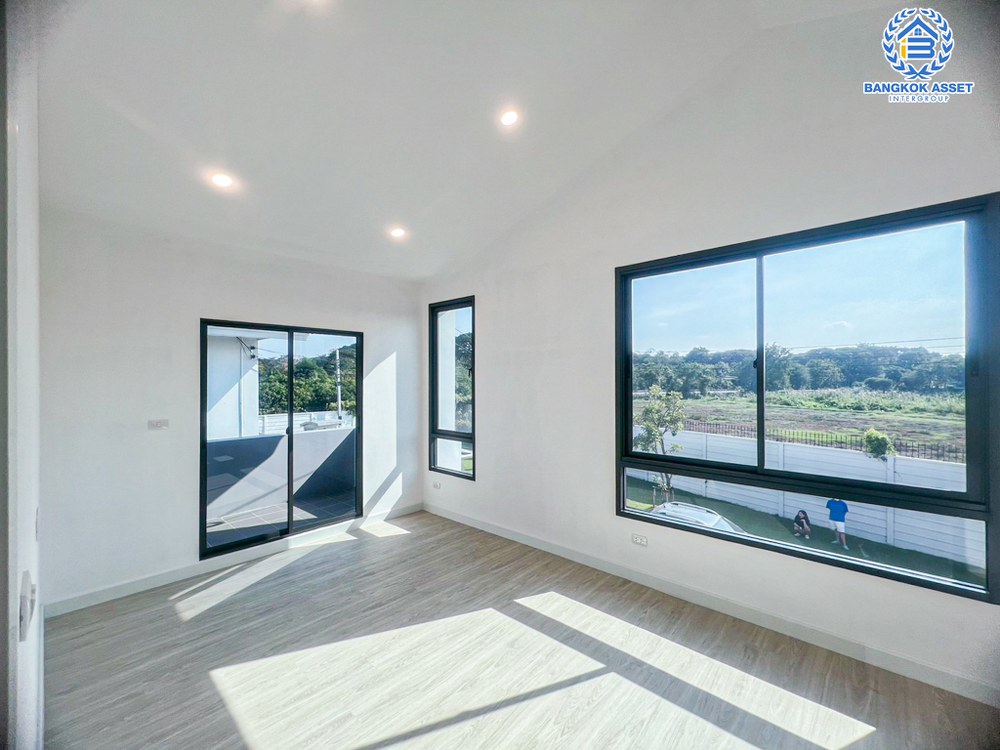 *****บ้านเดี่ยวมือสอง โครงการ เพอร์เฟคพาร์ค แจ้งวัฒนะ หลังมุม เนื้อที่กว้างกว่า 67.60 ตร.ว. ฟังก์ชัน 3 ห้องนอน 3 ห้องน้ำ 2 ที่จอดรถ ตกแต่งสวยสไตล์โมเดิร์น บนทำเลดี เชื่อมต่อถนนชัยพฤกษ์, ถนนราชพฤกษ์, ถนนแจ้งวัฒนะ ใกล้รถไฟฟ้าสายสีชมพู "สถานีห้าแยกปากเกร็ด"  และจุดขึ้นทางด่วน "แจ้งวัฒนะ"