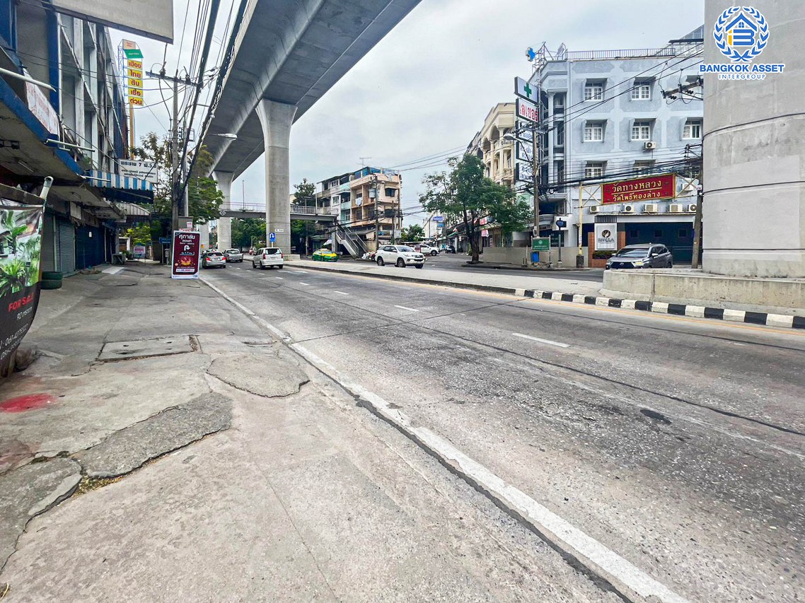 *****ที่ดินเปล่ามือสองนนทบุรี ที่ดินถนนกรุงเทพ-นนทบุรี เนื้อที่กว้าง 92 ตร.ว. เหมาะสร้างเป็นที่อยู่อาศัย หรือจะลงทุนก็ถือว่าคุ้มค่า บนทำเลติดรถไฟฟ้าสายสีม่วง "สถานีแยกติวานนท์" เชื่อมต่อถนนกรุงเทพ-นนทบุรี, ถนนวงศ์สว่าง, ถนนนครอินทร์ ใกล้จุดขึ้นทางด่วน "ประชาชื่น" จองเลย!