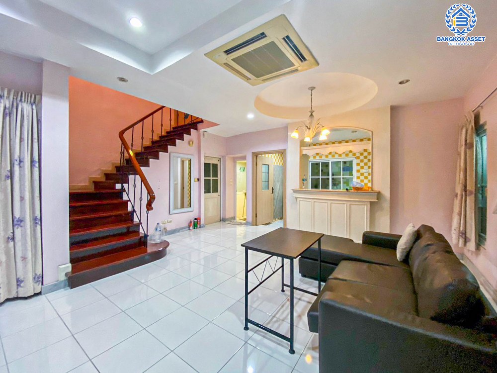 บ้านเดี่ยวมือสอง โครงการ นราวดี พระราม5-นครอินทร์ หลังมุม ราคาสุดพิเศษ เนื้อที่กว้าง 72.10 ตร.ว. ฟังก์ชัน 3 ห้องนอน 3 ห้องน้ำ 2 ที่จอดรถ บ้านสภาพสวย ได้พื้นที่รอบบ้านกว้าง แถมฟรี! เครื่องปรับอากาศ บนทำเลเดินทางง่าย เชื่อมต่อถนนกาญจนาภิเษก, ถนนนครอินทร์, ถนนราชพฤกษ์, ถนนพระราม5