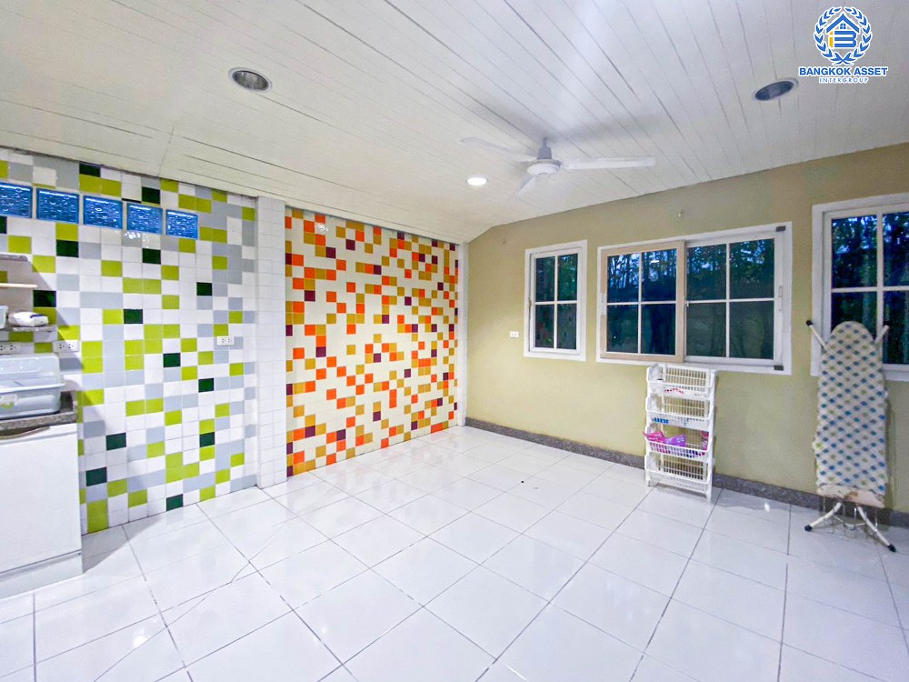 บ้านเดี่ยวมือสอง โครงการ นราวดี พระราม5-นครอินทร์ หลังมุม ราคาสุดพิเศษ เนื้อที่กว้าง 72.10 ตร.ว. ฟังก์ชัน 3 ห้องนอน 3 ห้องน้ำ 2 ที่จอดรถ บ้านสภาพสวย ได้พื้นที่รอบบ้านกว้าง แถมฟรี! เครื่องปรับอากาศ บนทำเลเดินทางง่าย เชื่อมต่อถนนกาญจนาภิเษก, ถนนนครอินทร์, ถนนราชพฤกษ์, ถนนพระราม5