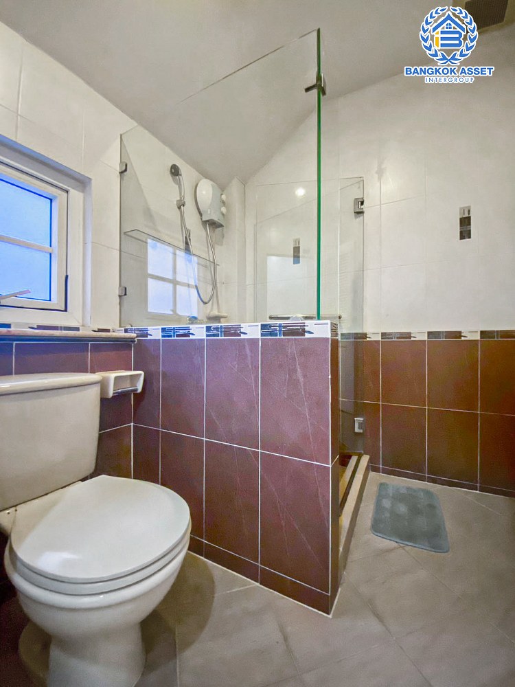 บ้านเดี่ยวมือสอง โครงการ นราวดี พระราม5-นครอินทร์ หลังมุม ราคาสุดพิเศษ เนื้อที่กว้าง 72.10 ตร.ว. ฟังก์ชัน 3 ห้องนอน 3 ห้องน้ำ 2 ที่จอดรถ บ้านสภาพสวย ได้พื้นที่รอบบ้านกว้าง แถมฟรี! เครื่องปรับอากาศ บนทำเลเดินทางง่าย เชื่อมต่อถนนกาญจนาภิเษก, ถนนนครอินทร์, ถนนราชพฤกษ์, ถนนพระราม5