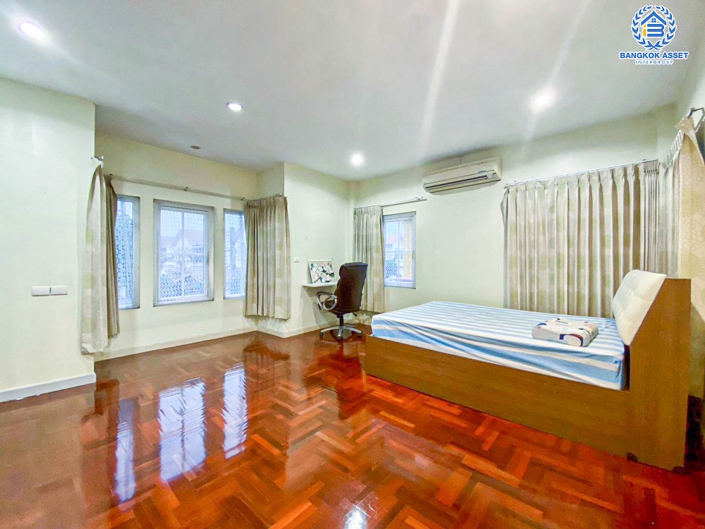 บ้านเดี่ยวมือสอง โครงการ นราวดี พระราม5-นครอินทร์ หลังมุม ราคาสุดพิเศษ เนื้อที่กว้าง 72.10 ตร.ว. ฟังก์ชัน 3 ห้องนอน 3 ห้องน้ำ 2 ที่จอดรถ บ้านสภาพสวย ได้พื้นที่รอบบ้านกว้าง แถมฟรี! เครื่องปรับอากาศ บนทำเลเดินทางง่าย เชื่อมต่อถนนกาญจนาภิเษก, ถนนนครอินทร์, ถนนราชพฤกษ์, ถนนพระราม5