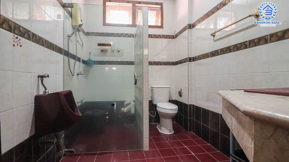 *****บ้านเดี่ยวมือสอง โครงการ ซื่อตรง รัตนาธิเบศร์ เนื้อที่กว้างกว่า 163 ตร.ว. ฟังก์ชัน 7 ห้องนอน 3 ห้องน้ำ 4 ที่จอดรถ บ้านสภาพสวย มีห้องแม่บ้านและห้องน้ำในตัว โครงการบนทำเลดี เชื่อมต่อถนนรัตนาธิเบศร์ ถนนราชพฤกษ์ ถนนสนามบิน ใกล้รถไฟฟ้าสายสีม่วง "สถานีไทรม้า" และจุดขึ้นทางด่วน "งามวงศ์วาน"