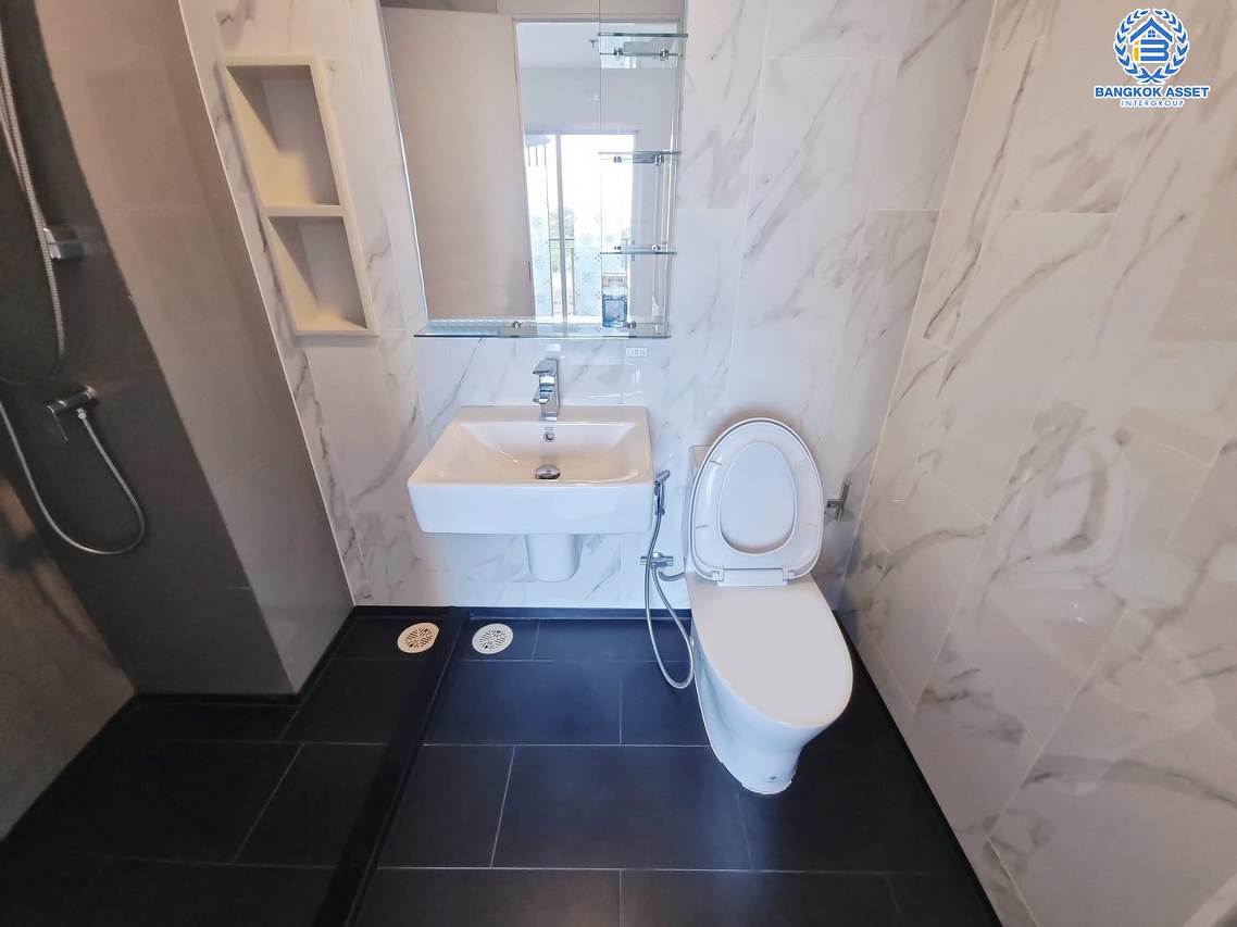 *****คอนโดมิเนียมมือสองนครราชสีมา พลัสคอนโด โคราช เนื้อที่ 27.07 ตร.ม. ฟังก์ชัน 1 ห้องนอน 1 ห้องน้ำ 1 ที่จอดรถ คอนโดสภาพดี ขายพร้อมผู้เช่า เหมาะแก่การลงทุน แถมฟรี! 1 เครื่องปรับอากาศ และ 1 เครื่องทำน้ำอุ่น บนทำเลดี เชื่อมต่อถนนมิตรภาพ, ถนนราชสีมา-โชคชัย, ถนนสุรนารายณ์ ห้ามพลาด!