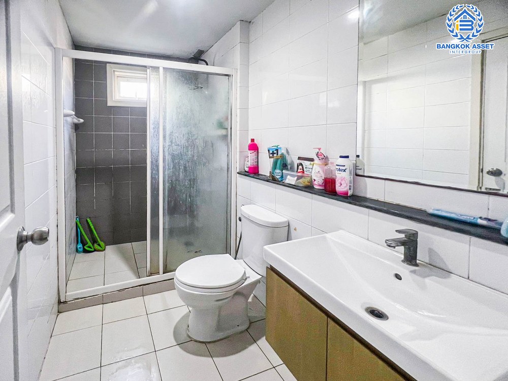 *****บ้านแฝดมือสอง โครงการ อารียาเดอะวิลเลจ กาญจนาภิเษก-ราชพฤกษ์ เนื้อที่กว้าง 37.60 ตร.ว. ฟังก์ชัน 3 ห้องนอน 2 ห้องน้ำ 1 ที่จอดรถ ภายในสภาพสวย ตกแต่งเรียบ ๆ ดูทันสมัย บนทำเลแห่งการเดินทาง เชื่อมต่อถนนชัยพฤกษ์, ถนนกาญจนาภิเษก, ถนน 340 ใกล้รถไฟฟ้าสายสีม่วง "สถานีคลองบางไผ่"