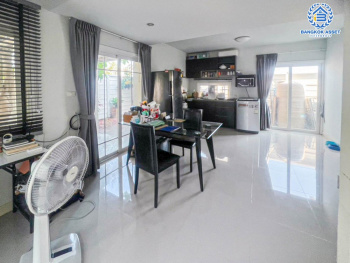 *****บ้านแฝดมือสอง โครงการ อารียาเดอะวิลเลจ กาญจนาภิเษก-ราชพฤกษ์ เนื้อที่กว้าง 37.60 ตร.ว. ฟังก์ชัน 3 ห้องนอน 2 ห้องน้ำ 1 ที่จอดรถ ภายในสภาพสวย ตกแต่งเรียบ ๆ ดูทันสมัย บนทำเลแห่งการเดินทาง เชื่อมต่อถนนชัยพฤกษ์, ถนนกาญจนาภิเษก, ถนน 340 ใกล้รถไฟฟ้าสายสีม่วง "สถานีคลองบางไผ่"