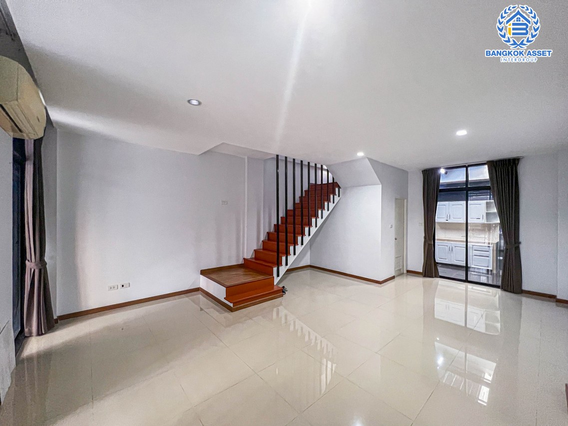 *****ทาวน์โฮมมือสองใจกลางเมืองนนทบุรี หมู่บ้าน เฮาส์35 แจ้งวัฒนะ #หลังมุม เนื้อที่เกือบ 20 ตร.ว. ฟังก์ชัน 3 ห้องนอน 3 ห้องน้ำ 2 ที่จอดรถ บ้านสภาพดี พร้อมอยู่ บนทำเลเยี่ยม เชื่อมต่อ ถนนแจ้งวัฒนะ, ถนนปากเกร็ด, ถนนติวานนท์ ใกล้รถไฟฟ้าสายสีชมพู "สถานีแจ้งวัฒนะ-ปากเกร็ด 28" ที่จะเสร็จในอนาคต  และทางด่วน "ศรีรัช"