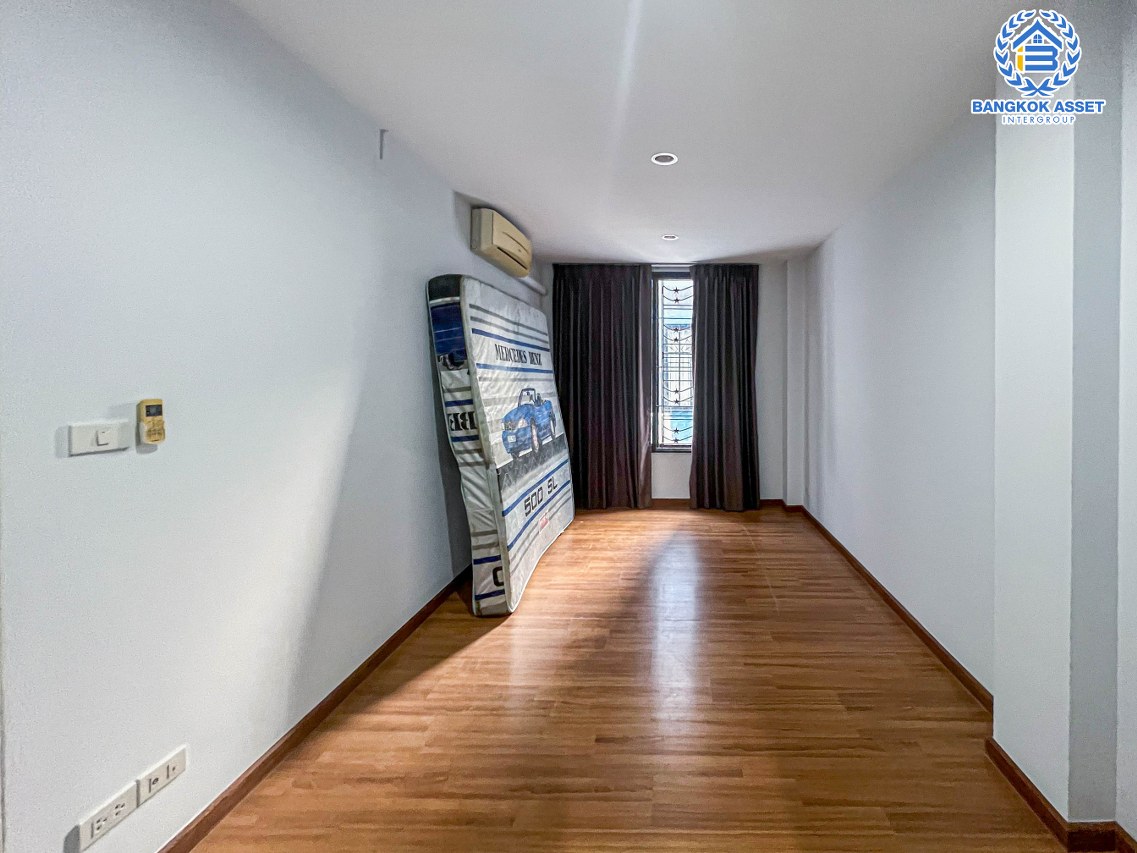 *****ทาวน์โฮมมือสองใจกลางเมืองนนทบุรี หมู่บ้าน เฮาส์35 แจ้งวัฒนะ #หลังมุม เนื้อที่เกือบ 20 ตร.ว. ฟังก์ชัน 3 ห้องนอน 3 ห้องน้ำ 2 ที่จอดรถ บ้านสภาพดี พร้อมอยู่ บนทำเลเยี่ยม เชื่อมต่อ ถนนแจ้งวัฒนะ, ถนนปากเกร็ด, ถนนติวานนท์ ใกล้รถไฟฟ้าสายสีชมพู "สถานีแจ้งวัฒนะ-ปากเกร็ด 28" ที่จะเสร็จในอนาคต  และทางด่วน "ศรีรัช"