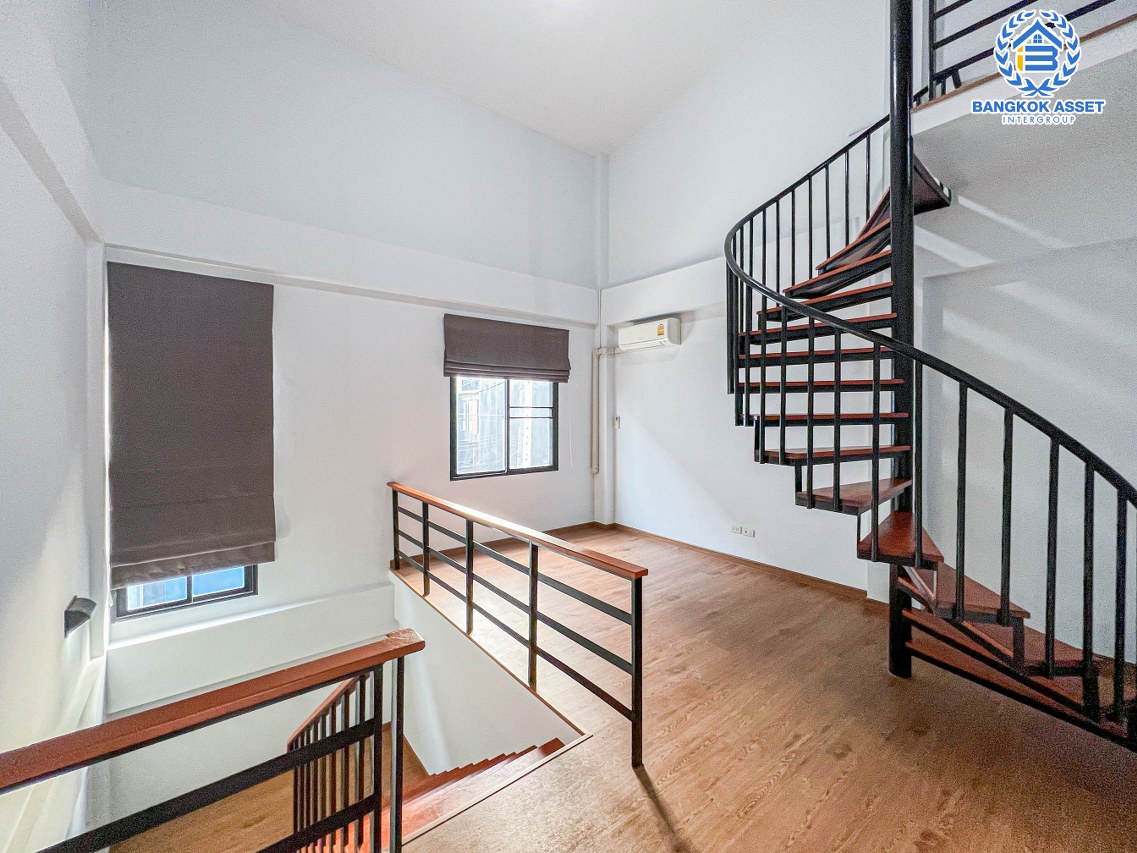 *****ทาวน์โฮมมือสองใจกลางเมืองนนทบุรี หมู่บ้าน เฮาส์35 แจ้งวัฒนะ #หลังมุม เนื้อที่เกือบ 20 ตร.ว. ฟังก์ชัน 3 ห้องนอน 3 ห้องน้ำ 2 ที่จอดรถ บ้านสภาพดี พร้อมอยู่ บนทำเลเยี่ยม เชื่อมต่อ ถนนแจ้งวัฒนะ, ถนนปากเกร็ด, ถนนติวานนท์ ใกล้รถไฟฟ้าสายสีชมพู "สถานีแจ้งวัฒนะ-ปากเกร็ด 28" ที่จะเสร็จในอนาคต  และทางด่วน "ศรีรัช"