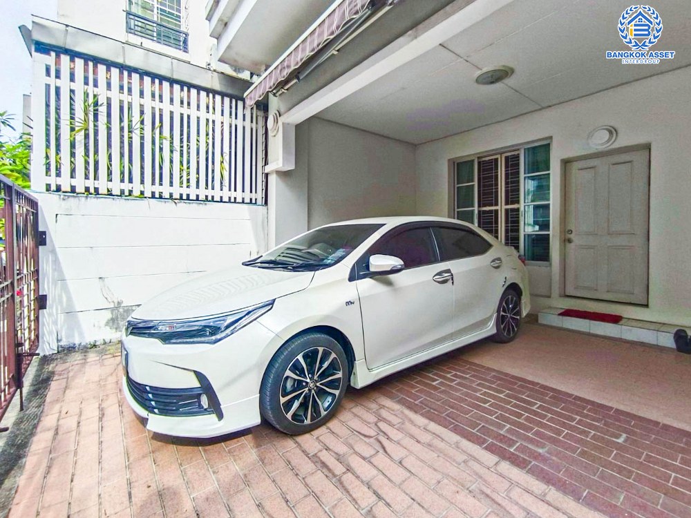 *****ทาวน์โฮม 3 ชั้นมือสอง โครงการ บ้านกลางเมือง รัชวิภา หลังมุม เนื้อที่กว้าง 34.10 ตร.ว. ฟังก์ชัน 3 ห้องนอน 4 ห้องน้ำ 2 ที่จอดรถ พื้นที่กว้างขวาง ออกแบบภายในสไตล์บ้านเดี่ยว บนทำเลดี เชื่อมต่อถนนพหลโยธิน ถนนวิภาวดีรังสิต ถนนงามวงศ์วาน ถนนประชาชื่น ใกล้จุดขึ้นทางด่วน "ศรีรัช" จองเลย!