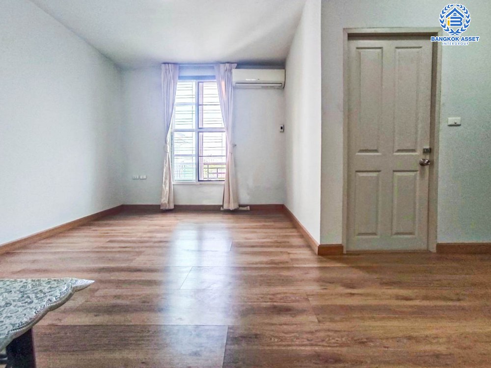 *****ทาวน์โฮม 3 ชั้นมือสอง โครงการ บ้านกลางเมือง รัชวิภา หลังมุม เนื้อที่กว้าง 34.10 ตร.ว. ฟังก์ชัน 3 ห้องนอน 4 ห้องน้ำ 2 ที่จอดรถ พื้นที่กว้างขวาง ออกแบบภายในสไตล์บ้านเดี่ยว บนทำเลดี เชื่อมต่อถนนพหลโยธิน ถนนวิภาวดีรังสิต ถนนงามวงศ์วาน ถนนประชาชื่น ใกล้จุดขึ้นทางด่วน "ศรีรัช" จองเลย!