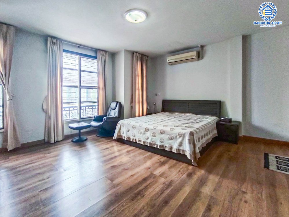 *****ทาวน์โฮม 3 ชั้นมือสอง โครงการ บ้านกลางเมือง รัชวิภา หลังมุม เนื้อที่กว้าง 34.10 ตร.ว. ฟังก์ชัน 3 ห้องนอน 4 ห้องน้ำ 2 ที่จอดรถ พื้นที่กว้างขวาง ออกแบบภายในสไตล์บ้านเดี่ยว บนทำเลดี เชื่อมต่อถนนพหลโยธิน ถนนวิภาวดีรังสิต ถนนงามวงศ์วาน ถนนประชาชื่น ใกล้จุดขึ้นทางด่วน "ศรีรัช" จองเลย!