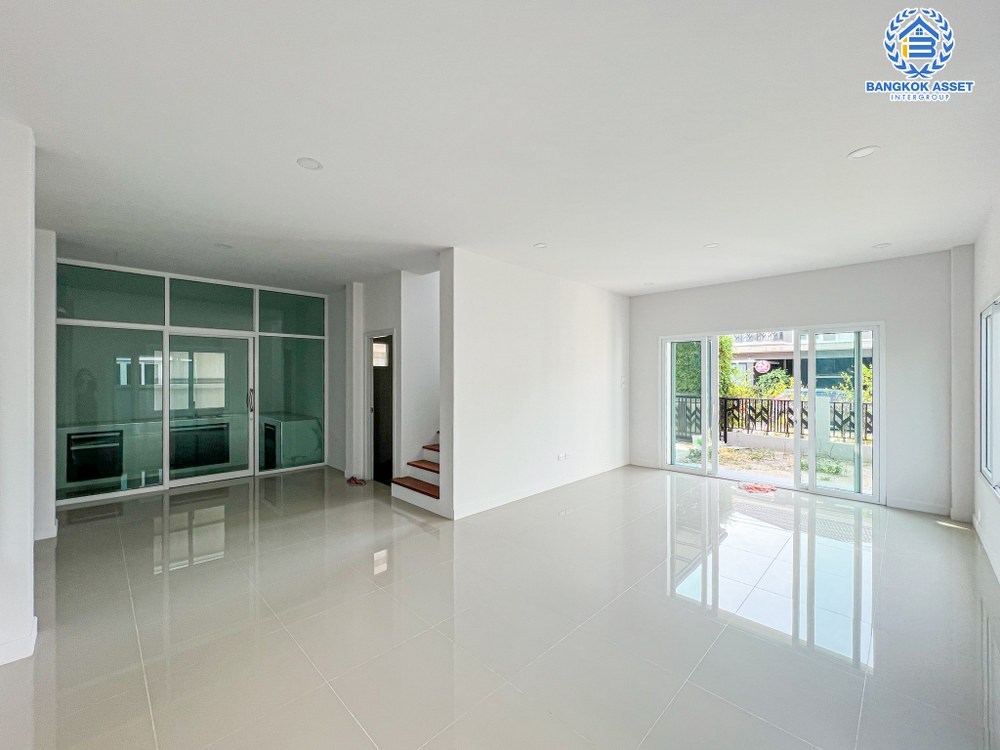 *****บ้านเดี่ยวมือสอง โครงการ สิริกานต์ กาญจนาภิเษก เนื้อที่ 50.80 ตร.ว. ฟังก์ชัน 3 ห้องนอน 3 ห้องน้ำ 2 ที่จอดรถ สวยพร้อมอยู่ มีชั้นลอยสามารถใช้ประโยชน์อเนกประสงค์ได้ บนทำเลดี เชื่อมต่อถนนรัตนาธิเบศร์ ถนนกาญจนาภิเษก ถนนแก้วอินทร์ ใกล้รถไฟฟ้าสายสีม่วง "สถานีคจลองบางไผ่" และทางด่วน "ศรีรัช"