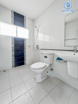 *****บ้านเดี่ยวมือสองนนทบุรี โครงการ แลนซิโอคริป ปิ่นเกล้า-วงแหวนฯ คุณภาพระดับ ลลิล พร๊อพเพอร์ตี้ เนื้อที่กว้างเกือบ 53 ตร.ว. ฟังก์ชัน 3 ห้องนอน 2 ห้องน้ำ 2 ที่จอดรถ บ้านสภาพใหม่ บนทำเลแห่งการเดินทาง เชื่อมต่อถนนกาญจนาภิเษก, ถนนนครอินทร์, ถนนบรมราชชนนี ใกล้จุดขึ้นทางด่วน "ศรีรัช"