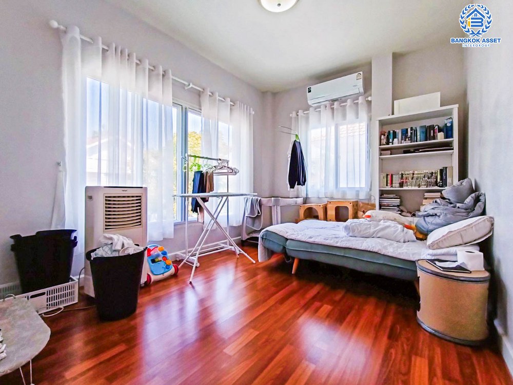 บ้านเดี่ยวมือสอง โครงการ เพอร์เฟคเพลส1 ราชพฤกษ์ จากแบรนด์ Property Perfect เนื้อที่ 56.20 ตร.ว. ฟังก์ชัน 3 ห้องนอน 3 ห้องน้ำ 2 ที่จอดรถ บ้านหลังใหญ่ ต่อเติมพร้อมเข้าอยู่ บนทำเลติดถนนราชพฤกษ์ ใกล้รถไฟฟ้าสายสีม่วง "สถานีบางรักน้อยท่าอิฐ" และจุดขึ้นทางด่วน "ศรีรัช" จองเลย!