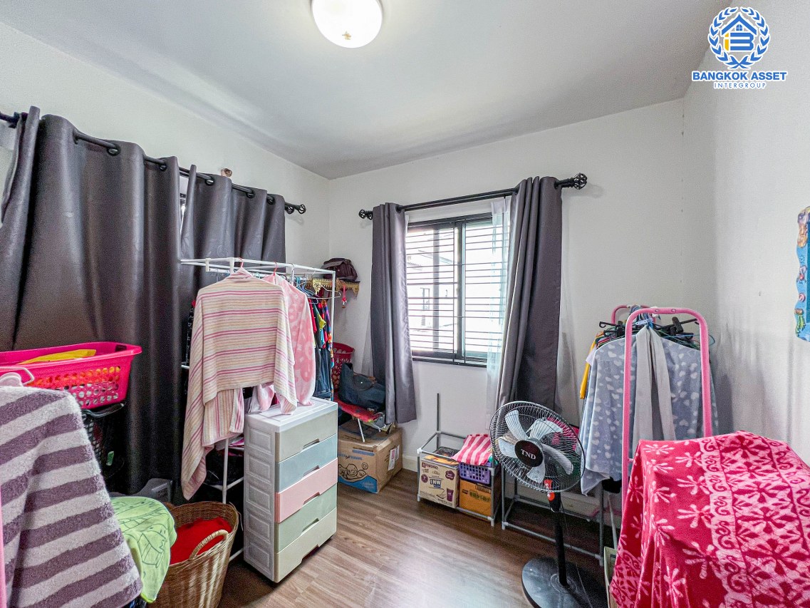 *****ทาวน์เฮ้าส์มือสองปทุมธานี โครงการ เมททาวน์ ปทุมธานี-ติวานนท์ #หลังมุม เนื้อที่เกือบ 18 ตร.ว. ฟังก์ชัน 3 ห้องนอน 2 ห้องน้ำ 1 ที่จอดรถ บ้านสวย บนทำเลดี เชื่อมต่อ ถนนปทุมธานี-สายใน, ถนน345, ถนนรังสิต-ปทุมธานี ใกล้จุดขึ้นทางด่วน "ศรีสมาน" ในราคาถูก!