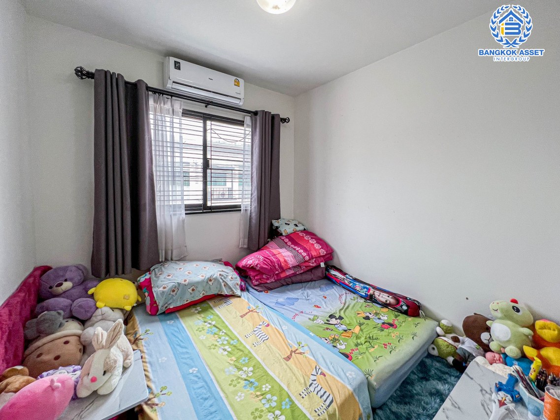 *****ทาวน์เฮ้าส์มือสองปทุมธานี โครงการ เมททาวน์ ปทุมธานี-ติวานนท์ #หลังมุม เนื้อที่เกือบ 18 ตร.ว. ฟังก์ชัน 3 ห้องนอน 2 ห้องน้ำ 1 ที่จอดรถ บ้านสวย บนทำเลดี เชื่อมต่อ ถนนปทุมธานี-สายใน, ถนน345, ถนนรังสิต-ปทุมธานี ใกล้จุดขึ้นทางด่วน "ศรีสมาน" ในราคาถูก!