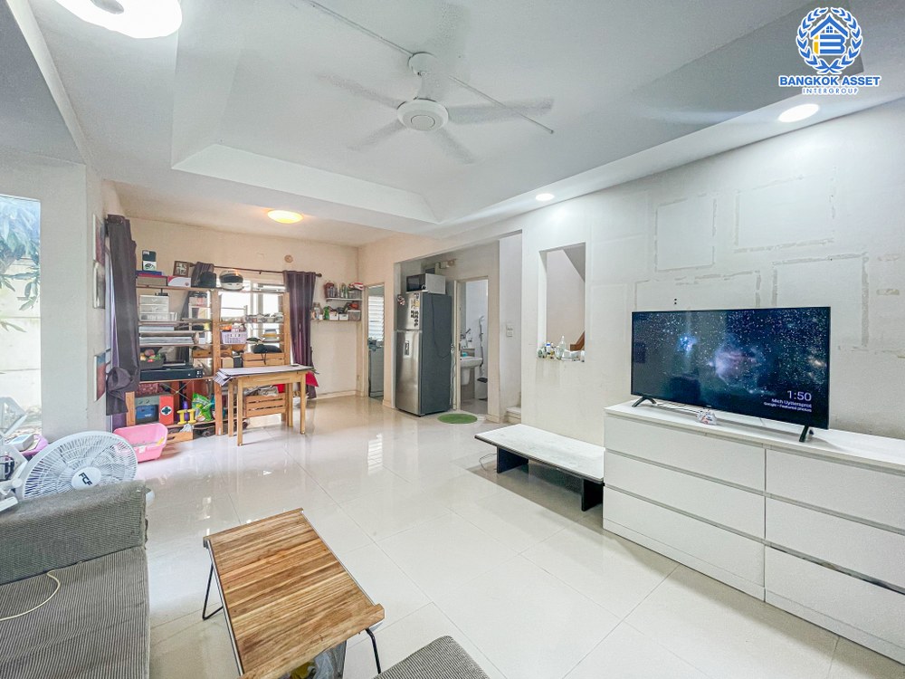 *****บ้านเดี่ยวมือสอง โครงการ พฤกษ์ลดา2 บางใหญ่ เนื้อที่กว้าง 50 ตร.ว. ฟังก์ชัน 3 ห้องนอน 2 ห้องน้ำ 2 ที่จอดรถ สภาพภายในดีมาก ได้พื้นที่รอบบ้านกว้าง บนทำเลดี เชื่อมต่อกาญจนาภิเษก, ซอยคลองถนน, ซอยแก้วอินทร์ ใกล้รถไฟฟ้าสายสีม่วง "สถานีคลองบางไผ่" และจุดขึ้นทางด่วน "กาญจนาภิเษก"