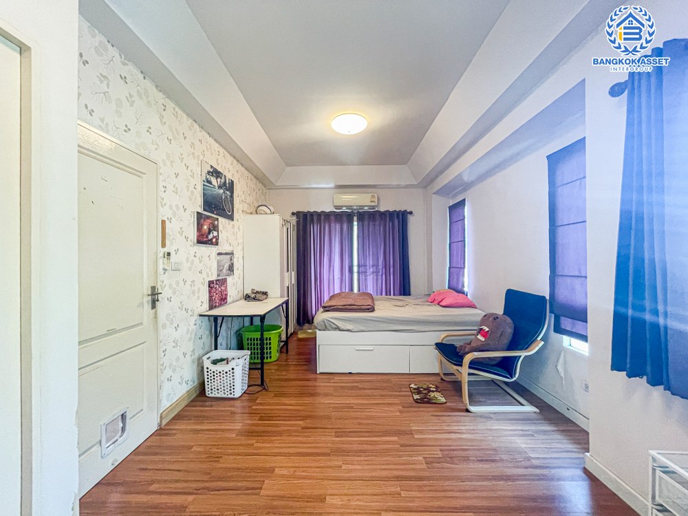 *****บ้านเดี่ยวมือสอง โครงการ พฤกษ์ลดา2 บางใหญ่ เนื้อที่กว้าง 50 ตร.ว. ฟังก์ชัน 3 ห้องนอน 2 ห้องน้ำ 2 ที่จอดรถ สภาพภายในดีมาก ได้พื้นที่รอบบ้านกว้าง บนทำเลดี เชื่อมต่อกาญจนาภิเษก, ซอยคลองถนน, ซอยแก้วอินทร์ ใกล้รถไฟฟ้าสายสีม่วง "สถานีคลองบางไผ่" และจุดขึ้นทางด่วน "กาญจนาภิเษก"