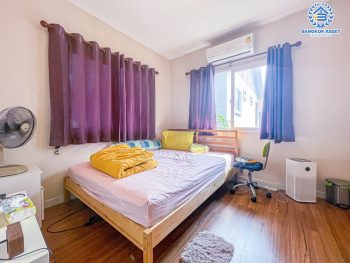 *****บ้านเดี่ยวมือสอง โครงการ พฤกษ์ลดา2 บางใหญ่ เนื้อที่กว้าง 50 ตร.ว. ฟังก์ชัน 3 ห้องนอน 2 ห้องน้ำ 2 ที่จอดรถ สภาพภายในดีมาก ได้พื้นที่รอบบ้านกว้าง บนทำเลดี เชื่อมต่อกาญจนาภิเษก, ซอยคลองถนน, ซอยแก้วอินทร์ ใกล้รถไฟฟ้าสายสีม่วง "สถานีคลองบางไผ่" และจุดขึ้นทางด่วน "กาญจนาภิเษก"