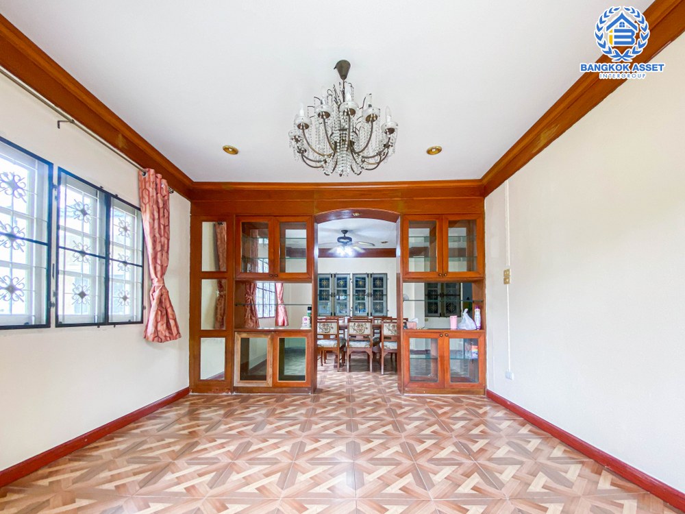 *****บ้านเดี่ยวมือสอง โครงการ มณีรินทร์ รัตนาธิเบศร์ จากแบรนด์ Property Perfect เนื้อที่ 72.50 ตร.ว. ฟังก์ชัน 4 ห้องนอน 2 ห้องน้ำ 2 ที่จอดรถ ต่อเติมห้องชั้นล่าง และห้องครัว โครงการตั้งบนทำเลเดินทางสะดวก ใกล้รถไฟฟ้าสายสีม่วง "สถานีบางรักน้อยท่าอิฐ" และจุดขึ้นทางด่วน "งามวงศ์วาน"