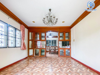 *****บ้านเดี่ยวมือสอง โครงการ มณีรินทร์ รัตนาธิเบศร์ จากแบรนด์ Property Perfect เนื้อที่ 72.50 ตร.ว. ฟังก์ชัน 4 ห้องนอน 2 ห้องน้ำ 2 ที่จอดรถ ต่อเติมห้องชั้นล่าง และห้องครัว โครงการตั้งบนทำเลเดินทางสะดวก ใกล้รถไฟฟ้าสายสีม่วง "สถานีบางรักน้อยท่าอิฐ" และจุดขึ้นทางด่วน "งามวงศ์วาน"