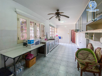 *****บ้านเดี่ยวมือสอง โครงการ มณีรินทร์ รัตนาธิเบศร์ จากแบรนด์ Property Perfect เนื้อที่ 72.50 ตร.ว. ฟังก์ชัน 4 ห้องนอน 2 ห้องน้ำ 2 ที่จอดรถ ต่อเติมห้องชั้นล่าง และห้องครัว โครงการตั้งบนทำเลเดินทางสะดวก ใกล้รถไฟฟ้าสายสีม่วง "สถานีบางรักน้อยท่าอิฐ" และจุดขึ้นทางด่วน "งามวงศ์วาน"