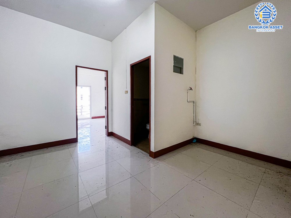 *****อาคารพาณิชย์มือสอง ซอยเพิ่มสิน เนื้อที่ 15.20 ตร.ว. ฟังก์ชัน 3 ห้องนอน 3 ห้องน้ำ 1 ที่จอดรถ บนทำเลดี อยู่ในย่านธุรกิจ สามารถใช้เป็น Home Office ได้ เชื่อมต่อถนนรามอินทรา, ถนนพลหลโยธิน ถนนวิภาวดี ใกล้รถไฟฟ้าสายสีเขียว "สถานีสะพานใหม่" และจุดขึ้นทางด่วน "ฉลองรัช" จองเลย!