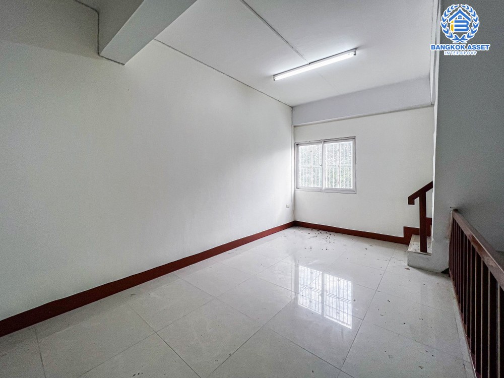 *****อาคารพาณิชย์มือสอง ซอยเพิ่มสิน เนื้อที่ 15.20 ตร.ว. ฟังก์ชัน 3 ห้องนอน 3 ห้องน้ำ 1 ที่จอดรถ บนทำเลดี อยู่ในย่านธุรกิจ สามารถใช้เป็น Home Office ได้ เชื่อมต่อถนนรามอินทรา, ถนนพลหลโยธิน ถนนวิภาวดี ใกล้รถไฟฟ้าสายสีเขียว "สถานีสะพานใหม่" และจุดขึ้นทางด่วน "ฉลองรัช" จองเลย!