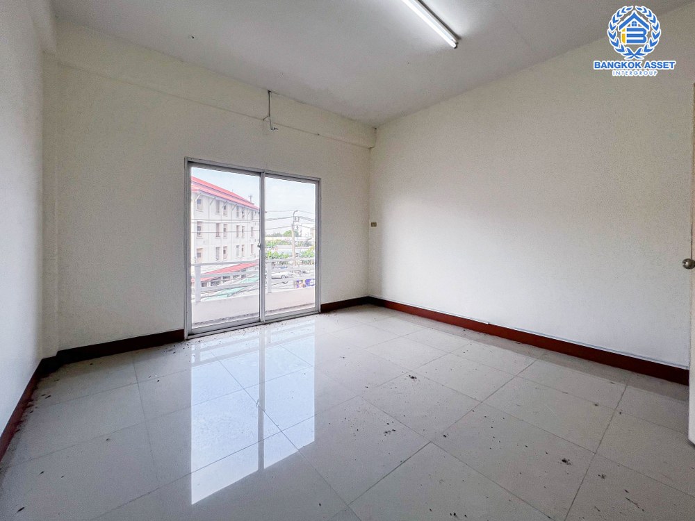 *****อาคารพาณิชย์มือสอง ซอยเพิ่มสิน เนื้อที่ 15.20 ตร.ว. ฟังก์ชัน 3 ห้องนอน 3 ห้องน้ำ 1 ที่จอดรถ บนทำเลดี อยู่ในย่านธุรกิจ สามารถใช้เป็น Home Office ได้ เชื่อมต่อถนนรามอินทรา, ถนนพลหลโยธิน ถนนวิภาวดี ใกล้รถไฟฟ้าสายสีเขียว "สถานีสะพานใหม่" และจุดขึ้นทางด่วน "ฉลองรัช" จองเลย!