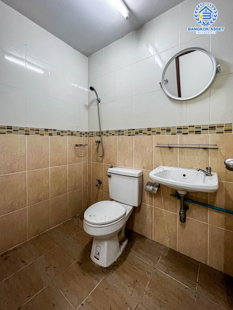 *****อาคารพาณิชย์มือสอง ซอยเพิ่มสิน เนื้อที่ 15.20 ตร.ว. ฟังก์ชัน 3 ห้องนอน 3 ห้องน้ำ 1 ที่จอดรถ บนทำเลดี อยู่ในย่านธุรกิจ สามารถใช้เป็น Home Office ได้ เชื่อมต่อถนนรามอินทรา, ถนนพลหลโยธิน ถนนวิภาวดี ใกล้รถไฟฟ้าสายสีเขียว "สถานีสะพานใหม่" และจุดขึ้นทางด่วน "ฉลองรัช" จองเลย!