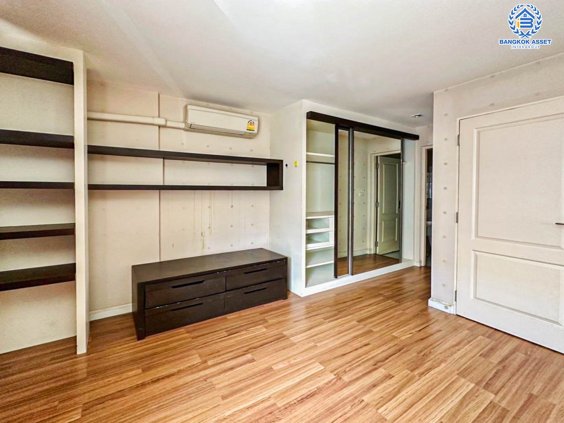 *****ทาวน์เฮ้าส์มือสอง โครงการ เดอะเทอเรส ติวานนท์ เนื้อที่ 21.6 ตร.ว. ฟังก์ชัน 3 ห้องนอน 4 ห้องน้ำ 2 ที่จอดรถ แต่งสวยสไตล์โมเดิร์น บ้านพร้อมอยู่ บนทำเลเดินทางสะดวก เชื่อมต่อถนนเรวดี, ถนนประชาราษฎร์ ใกล้รถไฟฟ้าสายสีม่วง "สถานีกระทรวงสาธารณสุข" และทางด่วน "งามวงศ์วาน" ราคาถูกที่สุดในโครงการ...