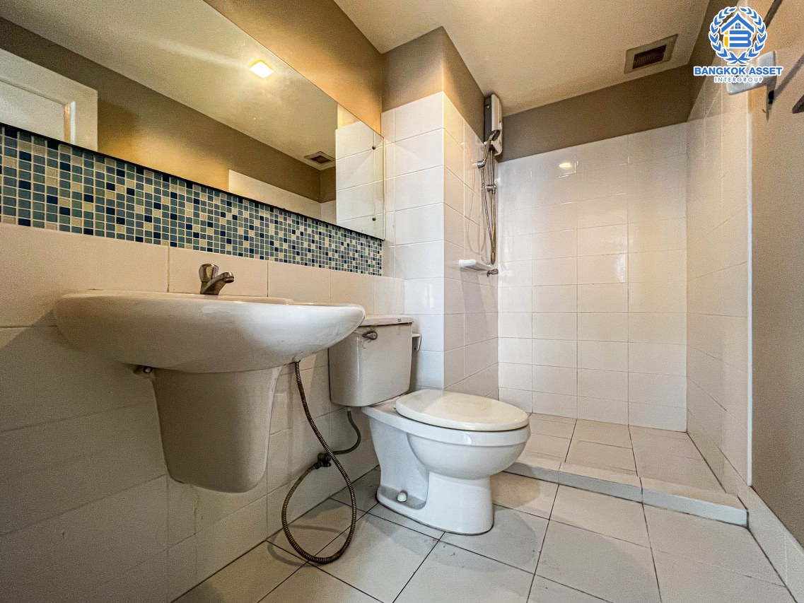 *****ทาวน์เฮ้าส์มือสอง โครงการ เดอะเทอเรส ติวานนท์ เนื้อที่ 21.6 ตร.ว. ฟังก์ชัน 3 ห้องนอน 4 ห้องน้ำ 2 ที่จอดรถ แต่งสวยสไตล์โมเดิร์น บ้านพร้อมอยู่ บนทำเลเดินทางสะดวก เชื่อมต่อถนนเรวดี, ถนนประชาราษฎร์ ใกล้รถไฟฟ้าสายสีม่วง "สถานีกระทรวงสาธารณสุข" และทางด่วน "งามวงศ์วาน" ราคาถูกที่สุดในโครงการ...