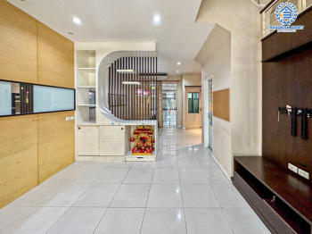 *****ทาวน์เฮ้าส์มือสอง โครงการ เดอะเทอเรส ติวานนท์ เนื้อที่ 21.6 ตร.ว. ฟังก์ชัน 3 ห้องนอน 4 ห้องน้ำ 2 ที่จอดรถ แต่งสวยสไตล์โมเดิร์น บ้านพร้อมอยู่ บนทำเลเดินทางสะดวก เชื่อมต่อถนนเรวดี, ถนนประชาราษฎร์ ใกล้รถไฟฟ้าสายสีม่วง "สถานีกระทรวงสาธารณสุข" และทางด่วน "งามวงศ์วาน" ราคาถูกที่สุดในโครงการ...