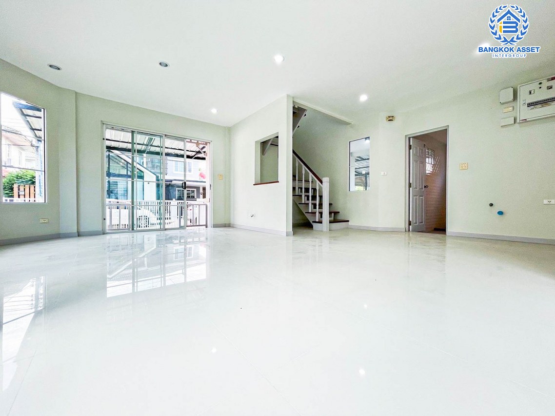 *****บ้านเดี่ยวมือสองนนทบุรี โครงการ ชลลดา วัดลาดปลาดุก เนื้อที่กว้างถึง 52.5 ตร.ว. ฟังก์ชัน 3 ห้องนอน 2 ห้องน้ำ 2 ที่จอดรถ บ้านสวย รีโนเวทแล้ว พร้อมเข้าอยู่  บนทำเลดี เพียง 15 นาทีถึงรถไฟฟ้าสายสีม่วง "สถานีคลองบางไผ่" ห้ามพลาด...จองเลย!