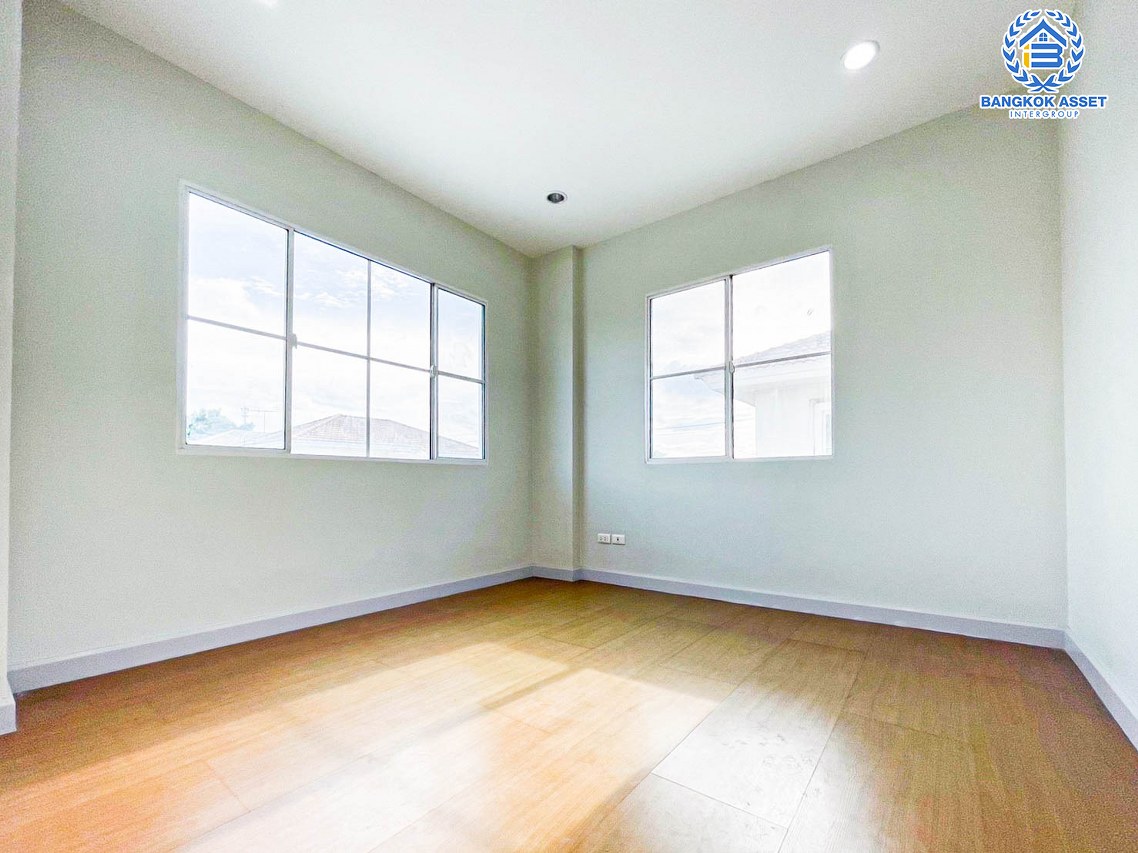 *****บ้านเดี่ยวมือสองนนทบุรี โครงการ ชลลดา วัดลาดปลาดุก เนื้อที่กว้างถึง 52.5 ตร.ว. ฟังก์ชัน 3 ห้องนอน 2 ห้องน้ำ 2 ที่จอดรถ บ้านสวย รีโนเวทแล้ว พร้อมเข้าอยู่  บนทำเลดี เพียง 15 นาทีถึงรถไฟฟ้าสายสีม่วง "สถานีคลองบางไผ่" ห้ามพลาด...จองเลย!