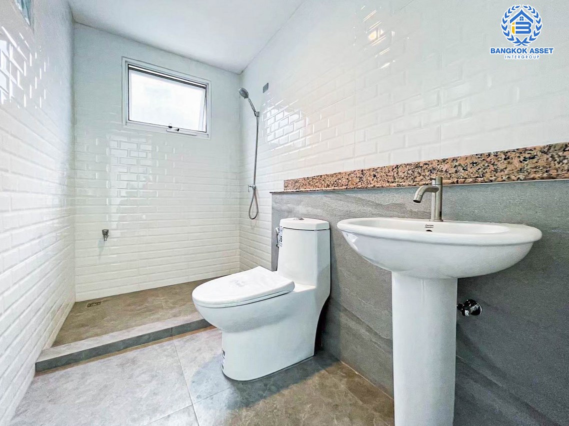 *****บ้านเดี่ยวมือสองนนทบุรี โครงการ ชลลดา วัดลาดปลาดุก เนื้อที่กว้างถึง 52.5 ตร.ว. ฟังก์ชัน 3 ห้องนอน 2 ห้องน้ำ 2 ที่จอดรถ บ้านสวย รีโนเวทแล้ว พร้อมเข้าอยู่  บนทำเลดี เพียง 15 นาทีถึงรถไฟฟ้าสายสีม่วง "สถานีคลองบางไผ่" ห้ามพลาด...จองเลย!