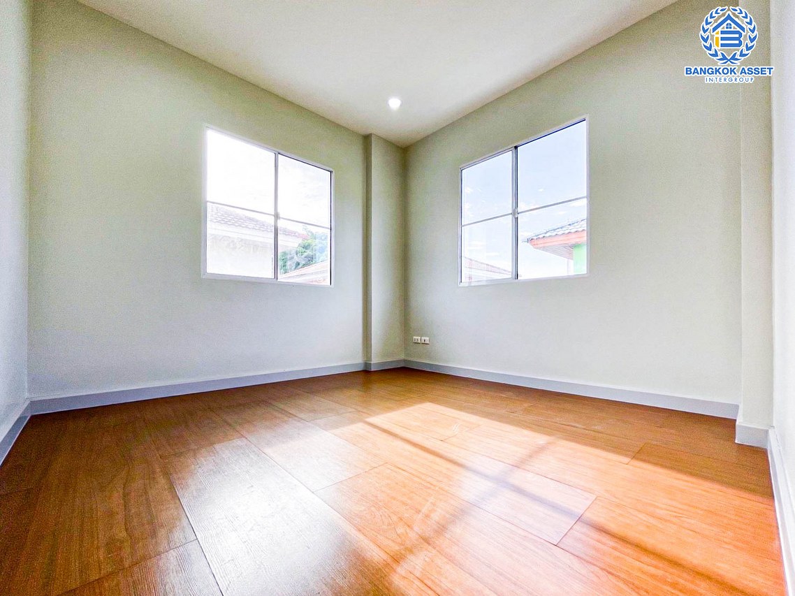 *****บ้านเดี่ยวมือสองนนทบุรี โครงการ ชลลดา วัดลาดปลาดุก เนื้อที่กว้างถึง 52.5 ตร.ว. ฟังก์ชัน 3 ห้องนอน 2 ห้องน้ำ 2 ที่จอดรถ บ้านสวย รีโนเวทแล้ว พร้อมเข้าอยู่  บนทำเลดี เพียง 15 นาทีถึงรถไฟฟ้าสายสีม่วง "สถานีคลองบางไผ่" ห้ามพลาด...จองเลย!