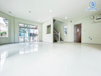 *****บ้านเดี่ยวมือสองนนทบุรี โครงการ ชลลดา วัดลาดปลาดุก เนื้อที่กว้างถึง 52.5 ตร.ว. ฟังก์ชัน 3 ห้องนอน 2 ห้องน้ำ 2 ที่จอดรถ บ้านสวย รีโนเวทแล้ว พร้อมเข้าอยู่  บนทำเลดี เพียง 15 นาทีถึงรถไฟฟ้าสายสีม่วง "สถานีคลองบางไผ่" ห้ามพลาด...จองเลย!