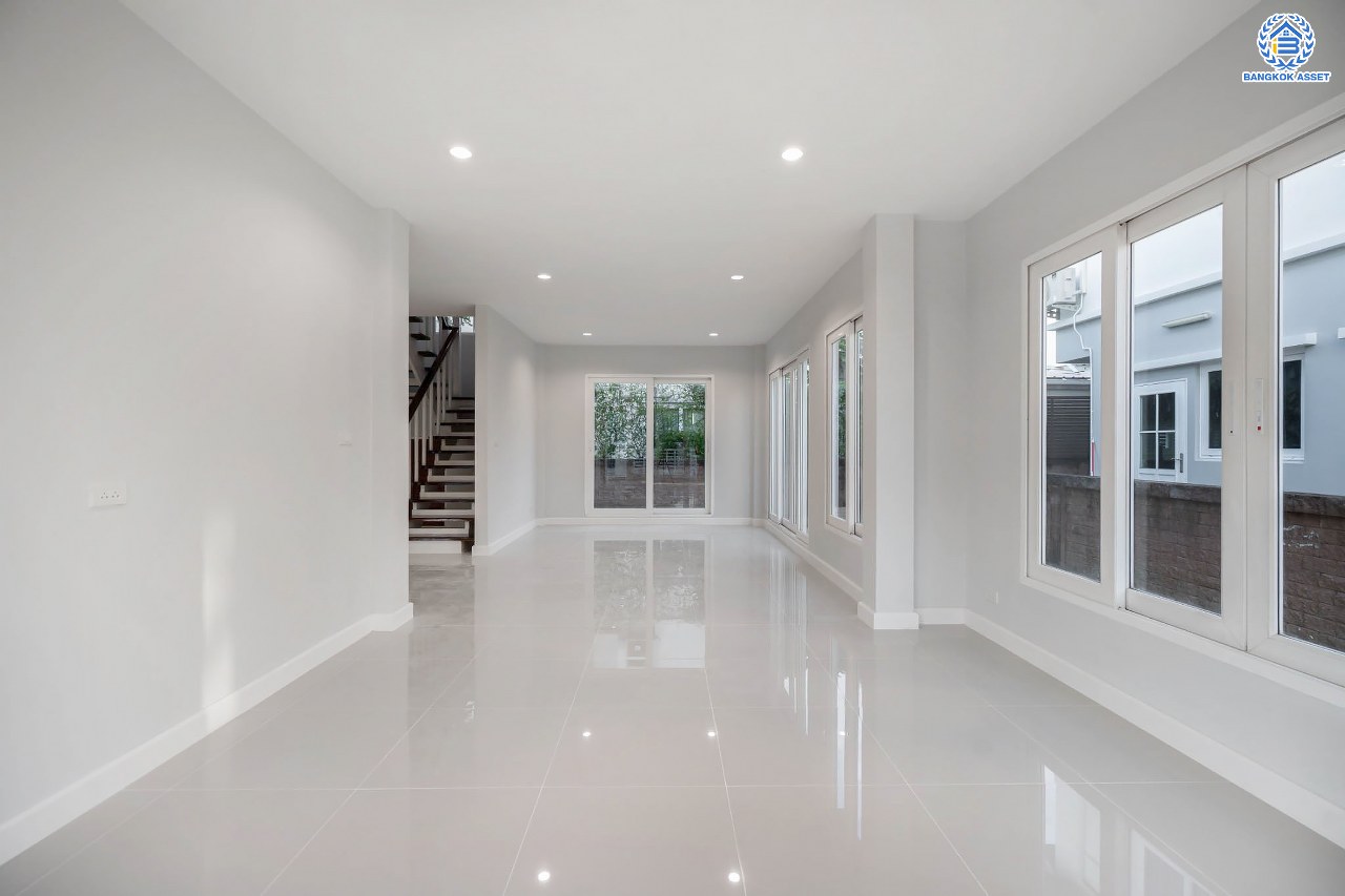 บ้านมือสองตกแต่งใหม่ โครงการ คาซ่าวิลล์ ราชพฤกษ์-รัตนาธิเบศร์1 (Q.House) หลังมุม ดีไซน์ Modern เนื้อที่ 62 ตร.ว. ฟังก์ชัน 3 ห้องนอน 3 ห้องน้ำ จอดรถได้ถึง 4 คัน บนทำเลศักยภาพ ติดถนนราชพฤกษ์ ใกล้เซ็นทรัลเวสต์เกต และรถไฟฟ้า "สถานีบางรักน้อยท่าอิฐ"