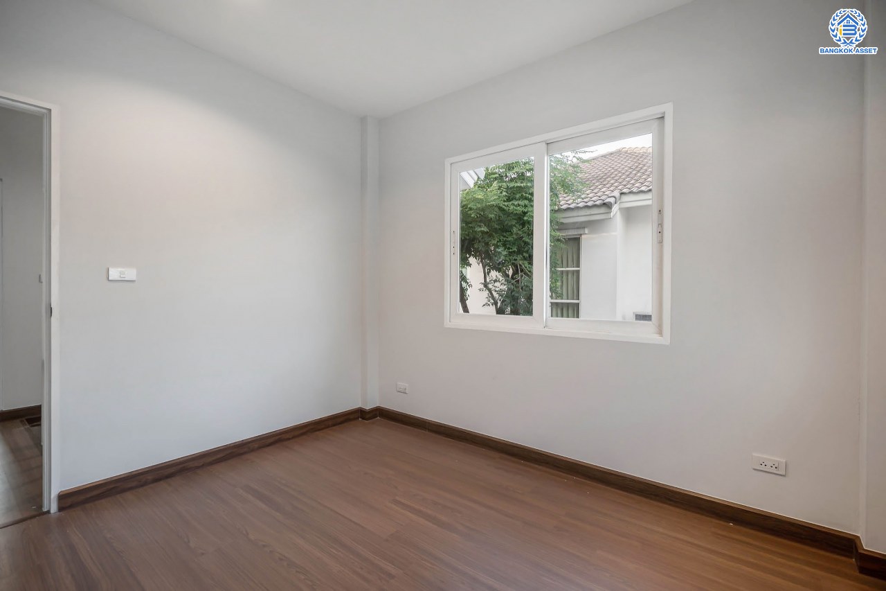 บ้านมือสองตกแต่งใหม่ โครงการ คาซ่าวิลล์ ราชพฤกษ์-รัตนาธิเบศร์1 (Q.House) หลังมุม ดีไซน์ Modern เนื้อที่ 62 ตร.ว. ฟังก์ชัน 3 ห้องนอน 3 ห้องน้ำ จอดรถได้ถึง 4 คัน บนทำเลศักยภาพ ติดถนนราชพฤกษ์ ใกล้เซ็นทรัลเวสต์เกต และรถไฟฟ้า "สถานีบางรักน้อยท่าอิฐ"