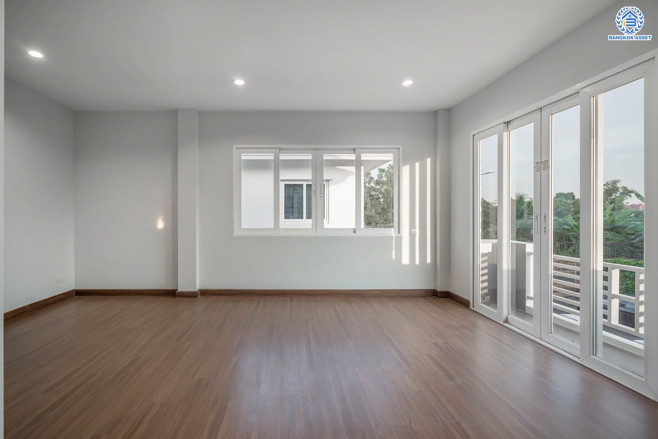 บ้านมือสองตกแต่งใหม่ โครงการ คาซ่าวิลล์ ราชพฤกษ์-รัตนาธิเบศร์1 (Q.House) หลังมุม ดีไซน์ Modern เนื้อที่ 62 ตร.ว. ฟังก์ชัน 3 ห้องนอน 3 ห้องน้ำ จอดรถได้ถึง 4 คัน บนทำเลศักยภาพ ติดถนนราชพฤกษ์ ใกล้เซ็นทรัลเวสต์เกต และรถไฟฟ้า "สถานีบางรักน้อยท่าอิฐ"