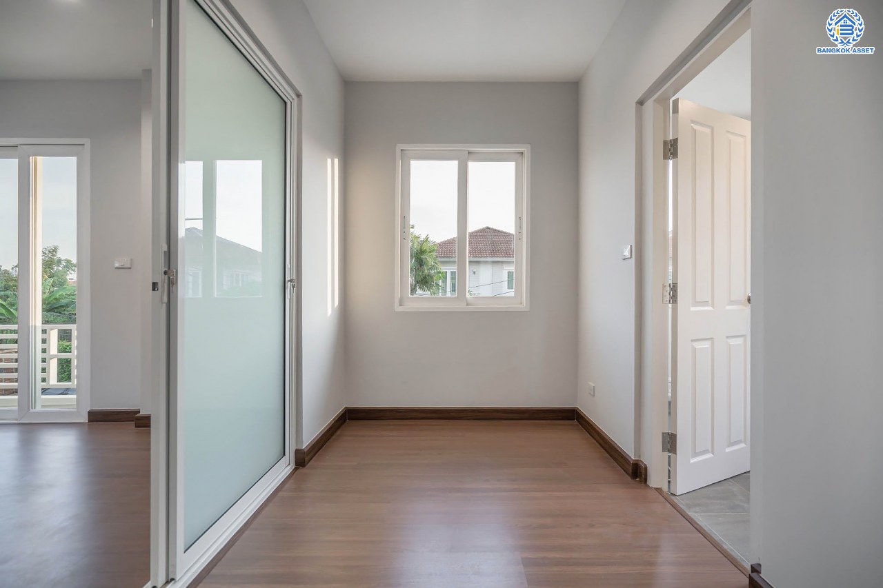 บ้านมือสองตกแต่งใหม่ โครงการ คาซ่าวิลล์ ราชพฤกษ์-รัตนาธิเบศร์1 (Q.House) หลังมุม ดีไซน์ Modern เนื้อที่ 62 ตร.ว. ฟังก์ชัน 3 ห้องนอน 3 ห้องน้ำ จอดรถได้ถึง 4 คัน บนทำเลศักยภาพ ติดถนนราชพฤกษ์ ใกล้เซ็นทรัลเวสต์เกต และรถไฟฟ้า "สถานีบางรักน้อยท่าอิฐ"